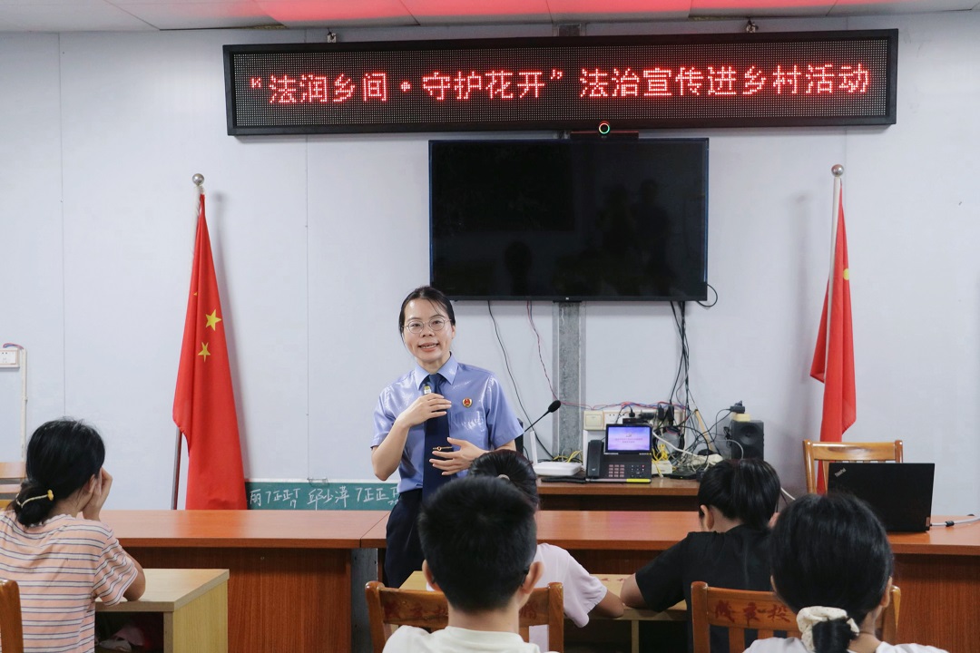茶山镇滩垌村检察官讲课.jpg