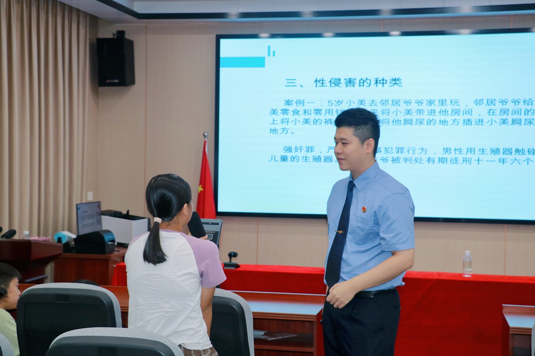 法治宣讲员互动2.jpg